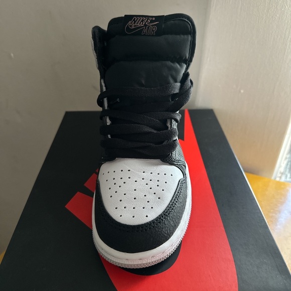 Air Jordan 1 Retro High OG - Picture 4 of 5